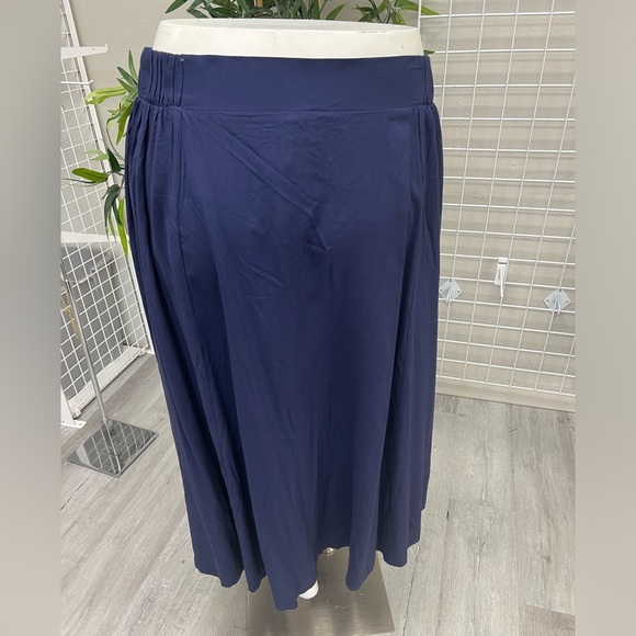 Torrid Midi Button Front Skirt - NEW - Size 30 (6) - Picture 3 of 4